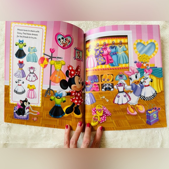 New Minnie Look & Find Book - Picture 4 of 4